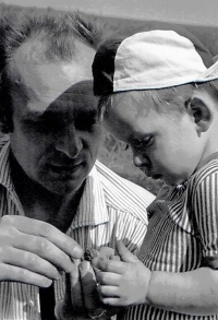 Jakub Zindulka zhruba ve svých třech letech na výletě s tatínkem Stanislavem