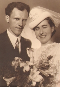 svatební fotografie prarodičů pamětníka, 1940