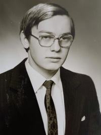 Pavel Hroznata Adamec na maturitní fotografii, 1982