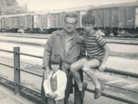 Prokop Tomek s otcem a neteří Patricií, 1975