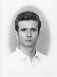 Maturitní foto Petra Hubáčka, 1998