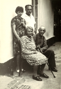 On a visit to Český Kvasilov in 1968 - the Jenček couple and Hliněnka couple