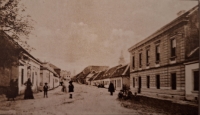 Rodný dům Ivana Pelanta vpravo v Uherském Brodě, 1917
