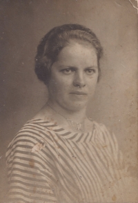 Maminka pamětnice Růžena Šrýtrová, 30. léta 20. století