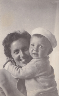 Pamětnice se synem Josefem, 50. léta 20. století