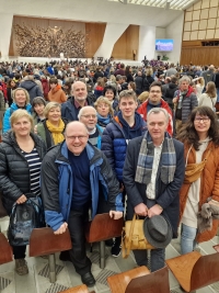 Slawomir Sulowski s farníky v Římě v roce 2023