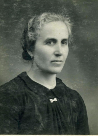 Babička pamětníka Božena Fišerová, rozená Babušíková, 1918