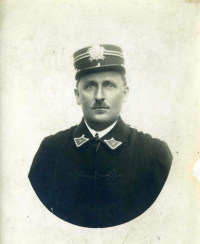 Dědeček František Fišer v hasičské uniformě, 1925