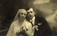 Svatební fotka rodičů Olgy a Vladimíra