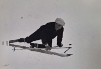 Otec Anny Vodrážkové na lyžích