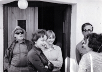 Mireia Ryšková s kolegy z nakladatelství Odeon (vlevo vedoucí výtvarné redakce Václav Rein, redaktorka výtvarné redakce Jitka Hamzová, redaktor Hodoušek ze španělské literatury), asi 80. léta 20. století