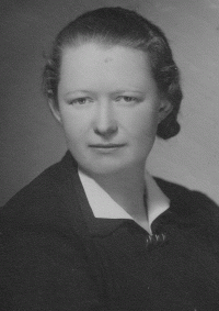 Matka Marie Světlíková ve věku asi 28 let