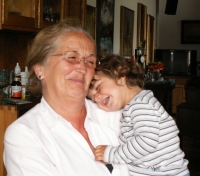 Helena Kratochvílová, vnuk Mikuláš, Černošice, 1997