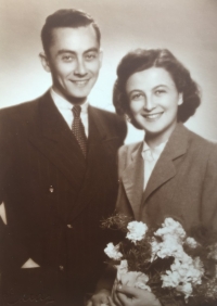 Poté, co československé úřady neuznaly sňatek v Terezíně, Věra a Arthur Schiffovi se vzali podruhé v Praze v roce 1946