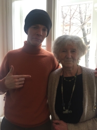 Marta Ernyeiová  s vnukem, r. 2023