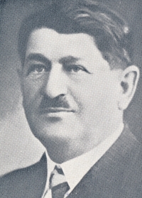 Dědeček Jany Rejtharové z matčiny strany Augustin Vlach, který zahynul v Osvětimi 22. března 1942