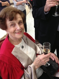 Věra Schiff oslavuje udělení čestného doktorátu, 2013