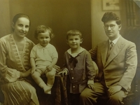 Václav a Otilie Kratochvílovi s dětmi Václavem a Otilií, 1931