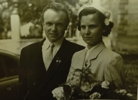 Rodiče Otty Schneidera, Milan Fidor a Otilie Kratochvílová, provdaná Fidorová, svatební foto, 1951