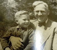 Otto Fidor s dědečkem Václavem Kratochvílem, poslední společné foto, 1956 