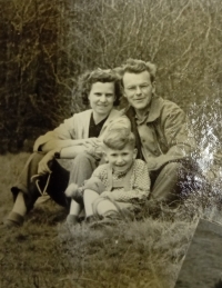 Otto Fidor s matkou Otilií Fidorovou a Františkem Schneiderem, Radhošť, 1958