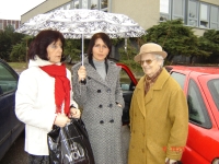 Zleva: Jarmila Schneiderová - manželka, dcera Petra Schneiderová, matka Otilie Schneiderová, promoce dcery Petry, 2009, Olomouc