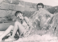 Kamila Hnátová (vlevo), 1965