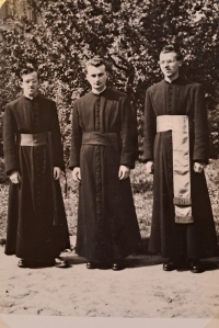 Andrej Lukáček (vlevo) v Kněžském semináři v Litoměřicích (studoval zde v letech 1960-1965)