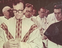 Andrej Lukáček při své primiční mši v Piešťanech na |Slovensku v roce 1965