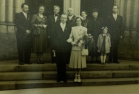 Otilie a Milan Fidorovi s rodinami, svatební foto, 26. května 1951
