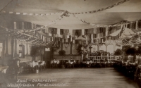 Vyzdobený sál v restauraci dědečka pamětnice Waldfrieden (Lesní zátiší) před válkou