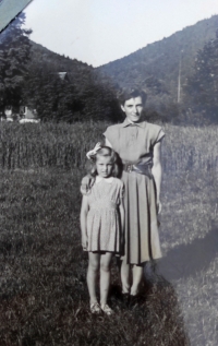 Inge s dcerou Evou v Bílém Potoce