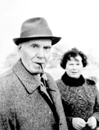 Ludwig Jirausch – dědeček Evy z mančiny strany, který žil v NDR 