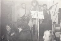 Concert of the band Litinovej Pepa and Průmyslovej plyn in Dasnice, 1988