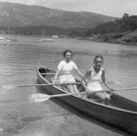 Maminka Eva ve Francii, zřejmě ještě před rokem 1938