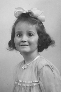 Před nástupem do první třídy, 40. léta, Pardubice