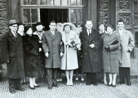 Svatba, 1963, rodiče pamětnice po její pravé ruce