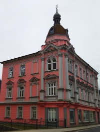 Některé domy ve středu Kraslic vypadaly náramně v roce 2024 stejně jako za Rakouska-Uherska a první republiky, kdy ve městě žila převážná většina Němců