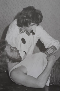 Břetislav Rychlík s Josefem (Pepkem) Punčochářem, Divadlo Atrapy, 1977 nebo 1978