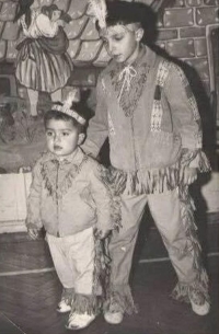 Břetislav Rychlík jako Vinnetou s bratrem Františkem