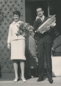 Svatební fotografie Heleny a Michala Illnerových, Novoměstská radnice v Praze, 4. října 1963