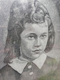 Jaruška (Jarmila) Horrová, sestra dvojče pamětnice, zemřela na následky brněnského pochodu smrti