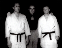 Českoslovenští reprezentanti, Jindřich Kaděra vlevo, uprostřed trenér A. Lebeda, vpravo Jaroslav Polák