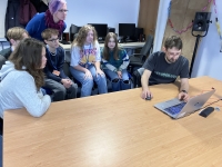 Žákovský tým v ČRo vytváří audioreportáž, 2023