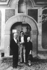 Pan Luigi u kostela ve Svárově