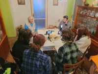 Pamětnice s žáky ZŠ J. Vohradského Šluknov při natáčení pro PNS