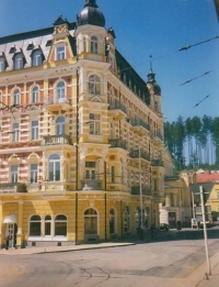 Byt matky pamětníka, tzv. zlatý zámek 1. června 1944

