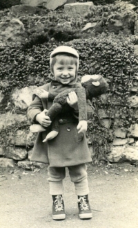 Jaromír Dolanský a plyšová opice