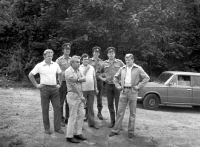 Jiří Jícha (uprostřed) s kolegy z obvodního oddělení Veřejné bezpečnosti v Třinci / 1984