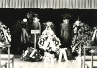 Čestná stráž u rakve vojína Miloše Kukly / prosinec 1979